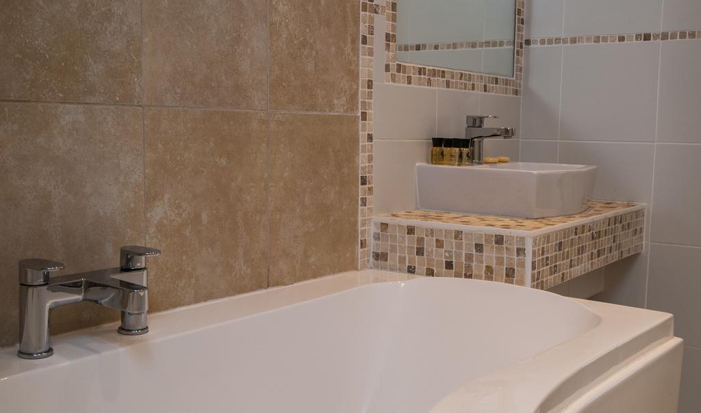 Clarence Court Hotel Cheltenham Ngoại thất bức ảnh