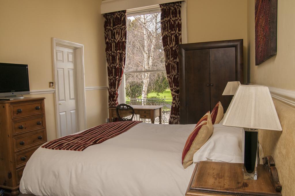 Clarence Court Hotel Cheltenham Ngoại thất bức ảnh