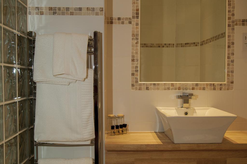 Clarence Court Hotel Cheltenham Ngoại thất bức ảnh