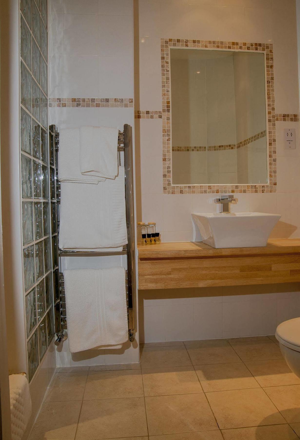 Clarence Court Hotel Cheltenham Ngoại thất bức ảnh