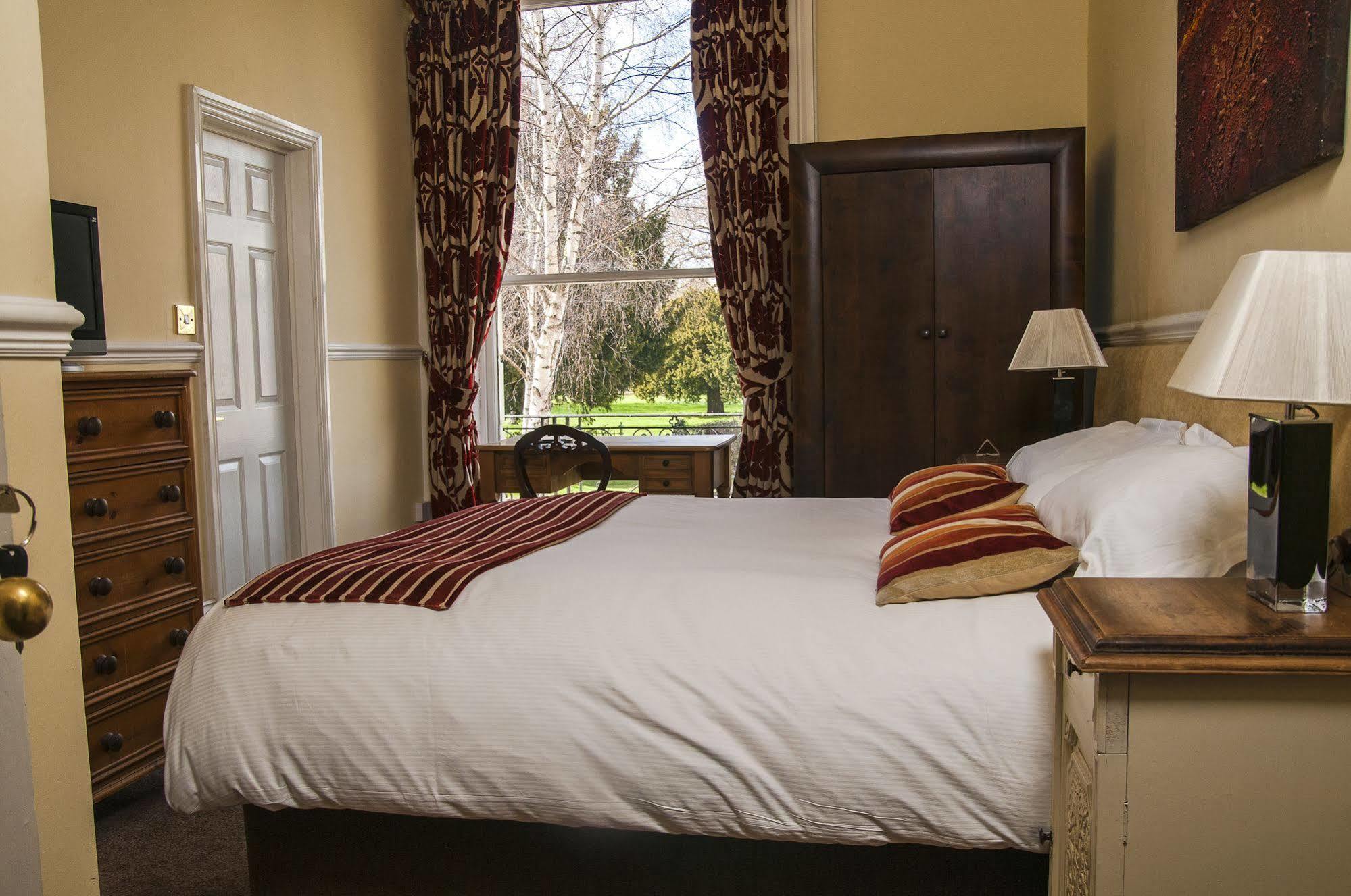 Clarence Court Hotel Cheltenham Ngoại thất bức ảnh